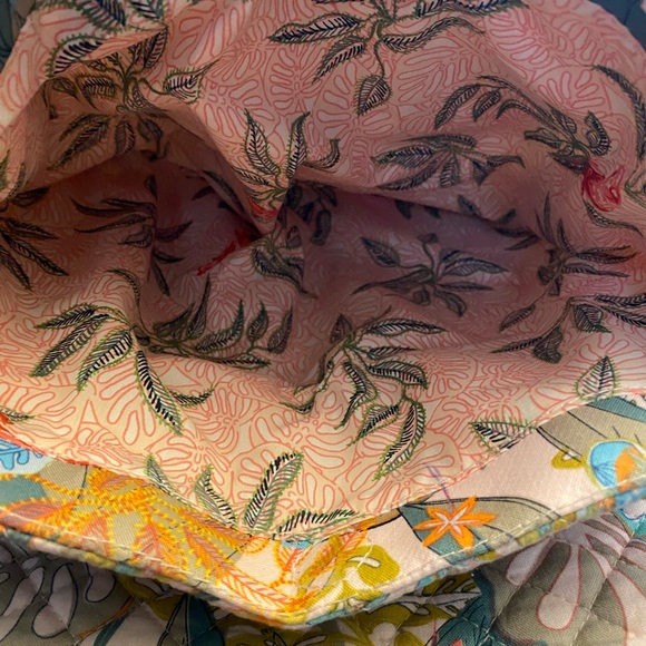 Vera Bradley Cotton Multi-compartment  Purse & wallet 
Rain Forest Canopy - Picture 8 of 11